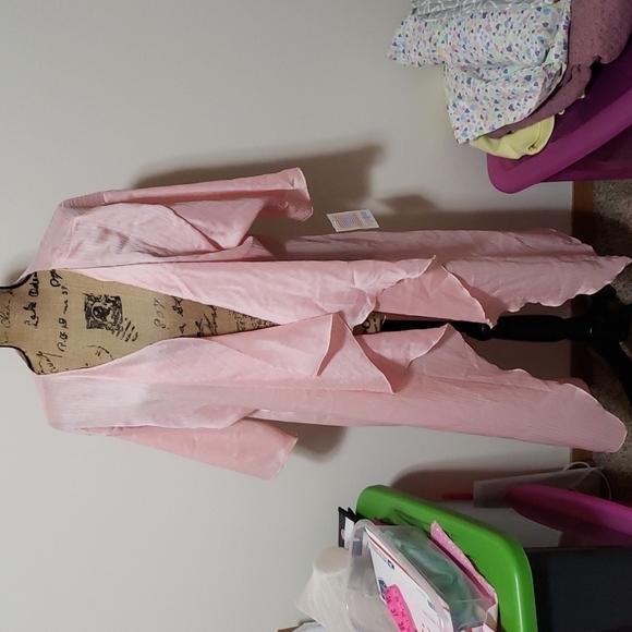 LuLaRoe Tops - Light pink medium lularoe Shirley. Nwt